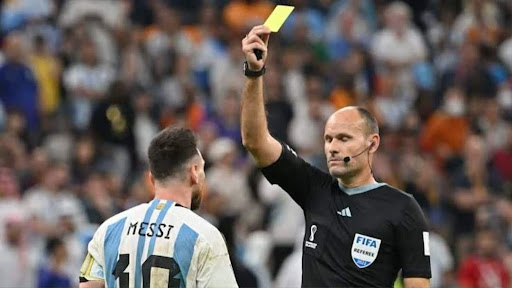 Messi's complaint against the referee, FIFA red card to the referee who showed 18 cards